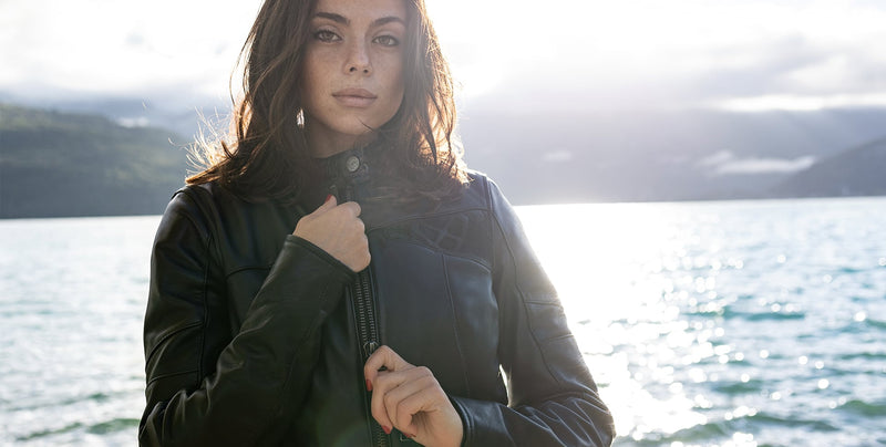 Wie man die richtige Motorradjacke für Damen auswählt
