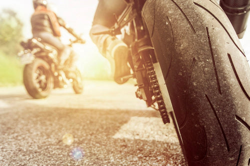 Comment vérifier l’état de ses pneus moto