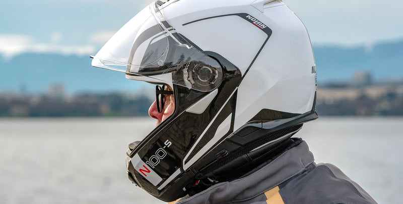 WHICH MOTORCYCLE HELMET FOR GLASS WEARERS?