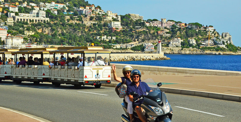 Indossare l'equipaggiamento da moto: anche in città?