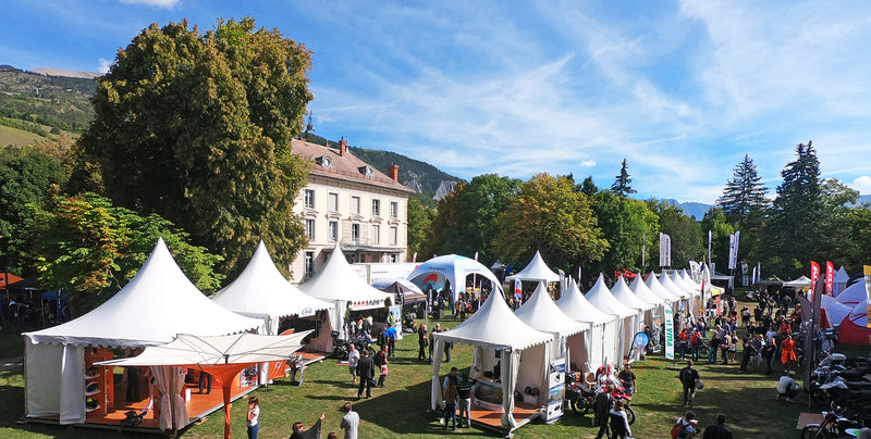 Il viaggio e la moto techno a Barcelo: benvenuti all’Alpes Aventure Motofestival 2018!