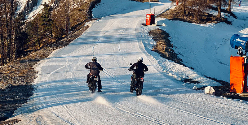 Ein Motorrad-Rausch im Schnee!