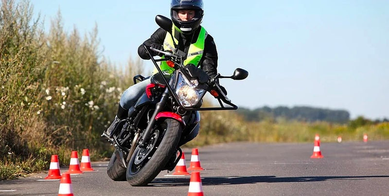Ausrüstung für den Motorradführerschein: Wie wählt man sie richtig aus?