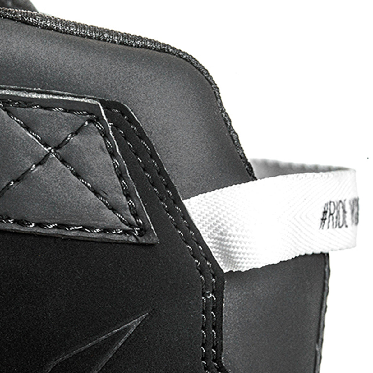 Bull 2 WP Black White