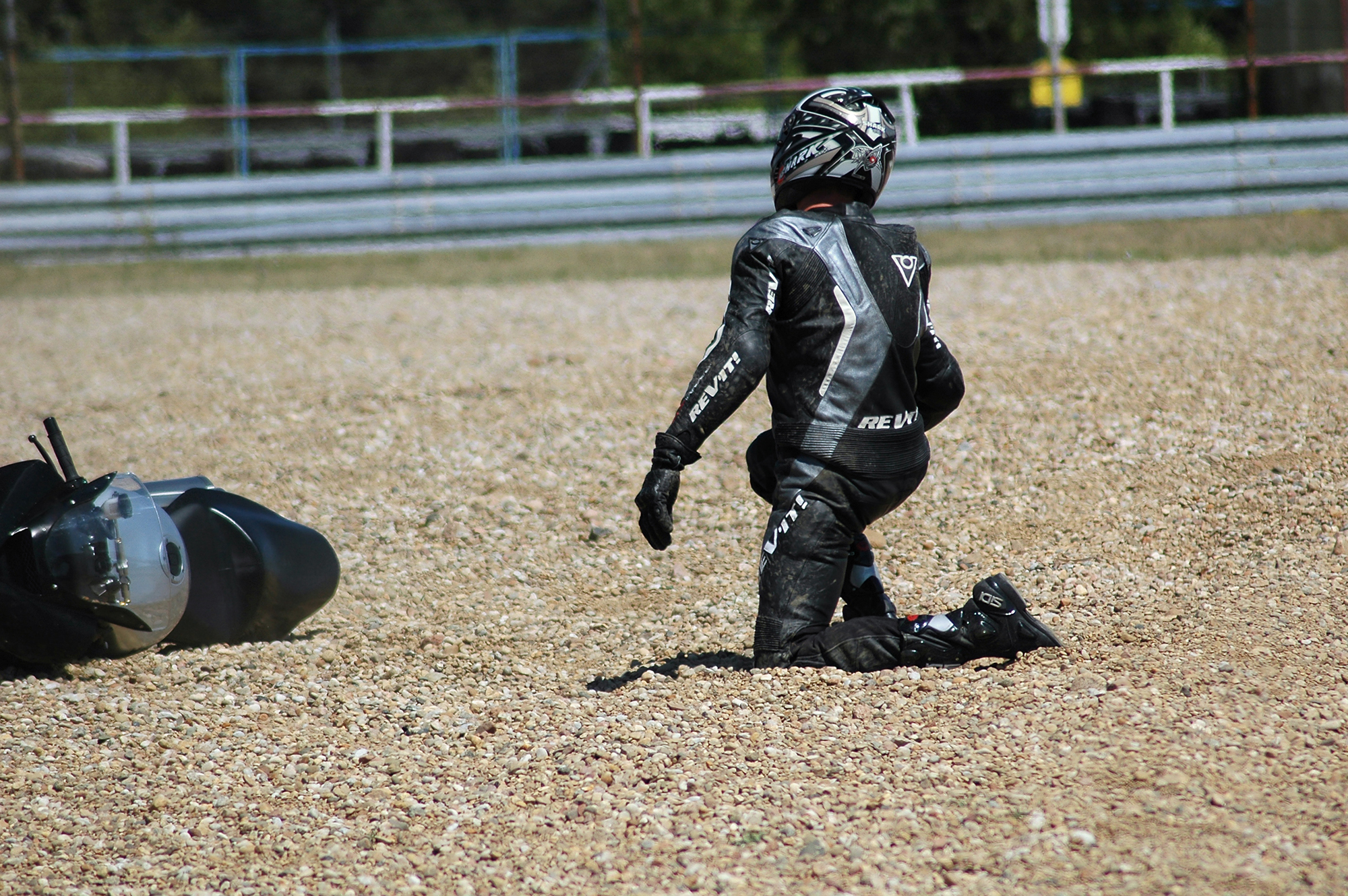 J'ai testé mon équipement moto lors d'une chute à plus de 150km/h - Live  Love Ride - Le blog iCasque