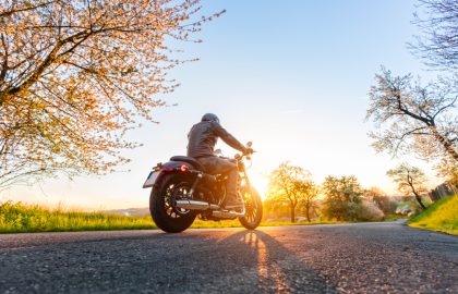 Comment graisser la chaîne de sa moto? - Live Love Ride - Le blog iCasque